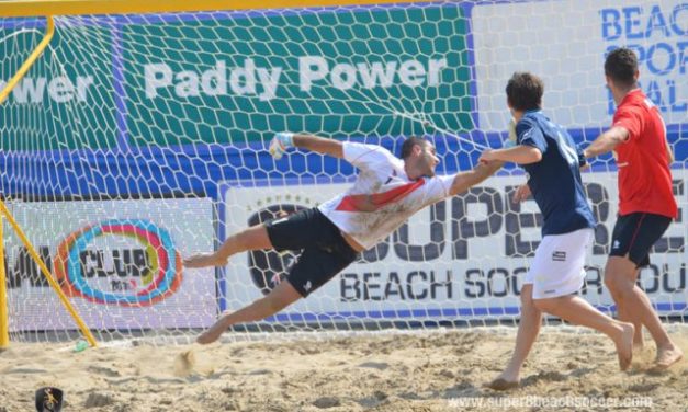 Alessandro ‘BatGiovi’ Giovinazzo e la Genova Beach Soccer all’assalto della sabbia di Napoli