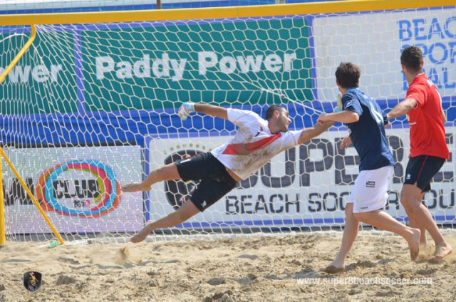 Alessandro ‘BatGiovi’ Giovinazzo e la Genova Beach Soccer all’assalto della sabbia di Napoli