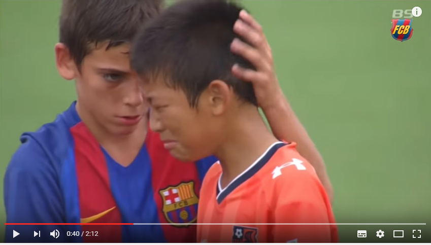VIDEO – Il fairplay in una grande squadra si insegna fin da piccoli: l’esempio del Barça