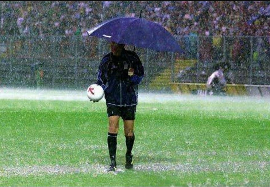 Rischio meteo, dove e quando si rinvia in caso di allerta: le disposizioni della Figc